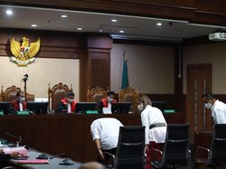 Gaya Nia Ramadhani Hadiri Sidang Kasus Narkoba dengan Ikat Pinggang Rp 11 Juta