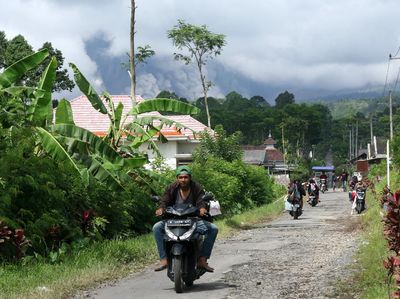 Pagi Ini Gunung Semeru Kembali Erupsi, Warga Panik