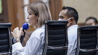 Nia Ramadhani-Ardi Bakrie Minta Hakim Vonis 6 Bulan Rehabilitasi