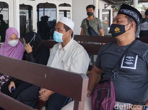 Pengasuh Ponpes yang Perkosa-Cabuli 4 Santriwati Diserahkan ke Jaksa Pengasuh Ponpes yang Perkosa-Cabuli 4 Santriwati Diserahkan ke Jaksa