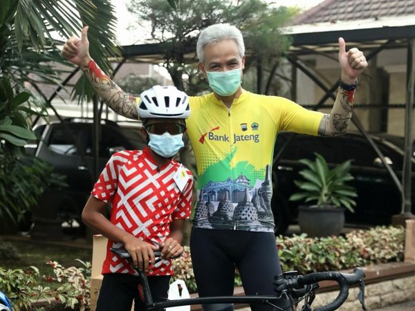 Pesepeda SMP yang Gowes Cilacap-Semarang Bertemu Ganjar