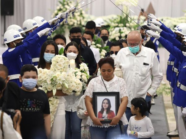 Tangis Keluarga Iringi Prosesi Kremasi Jenazah Laura Anna