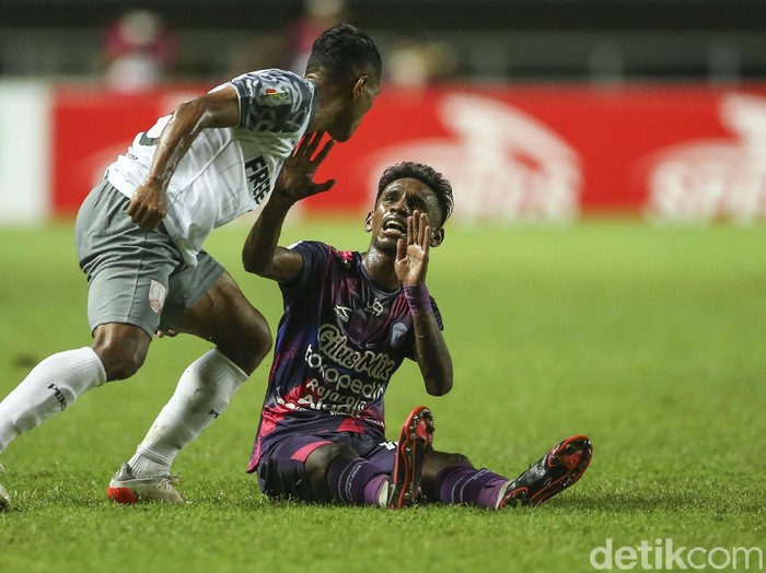 Rans Cilegon berhasil mengalahkan Persis Solo dengan skor 4-3 pada laga pertama babak 8 besar Liga 2 2021.