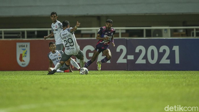 Rans Cilegon berhasil mengalahkan Persis Solo dengan skor 4-3 pada laga pertama babak 8 besar Liga 2 2021.