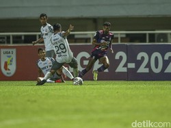 Pertandingan sebenarnya dibuka dengan baik oleh Persis. Tapi Rans sangat efektif dalam menyelesaikan peluang.