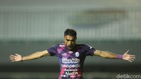 Semenit berselang keunggulan Rans bertambah menjadi 2-0 melalui gol yang dicetak Rifal Lastori.