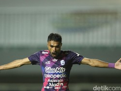 Semenit berselang keunggulan Rans bertambah menjadi 2-0 melalui gol yang dicetak Rifal Lastori.