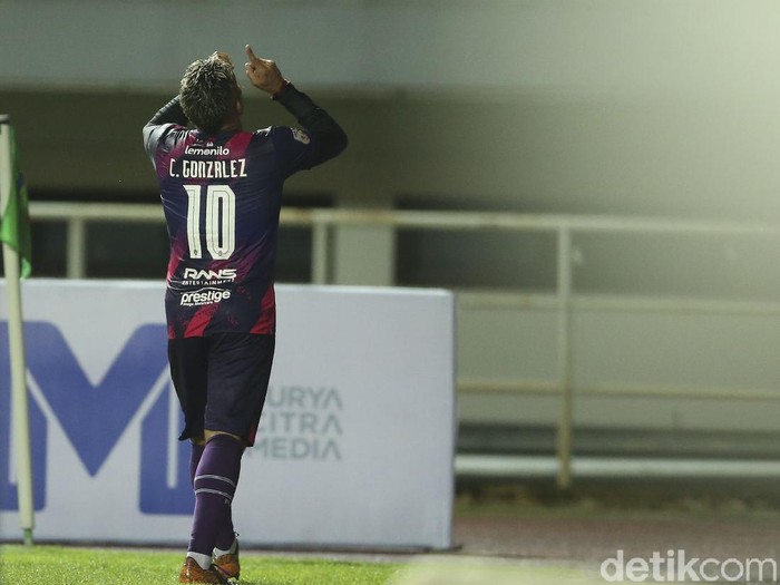 Rans Cilegon berhasil mengalahkan Persis Solo dengan skor 4-3 pada laga pertama babak 8 besar Liga 2 2021.