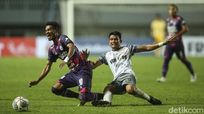 Rans Cilegon berhasil mengalahkan Persis Solo dengan skor 4-3 pada laga pertama babak 8 besar Liga 2 2021.