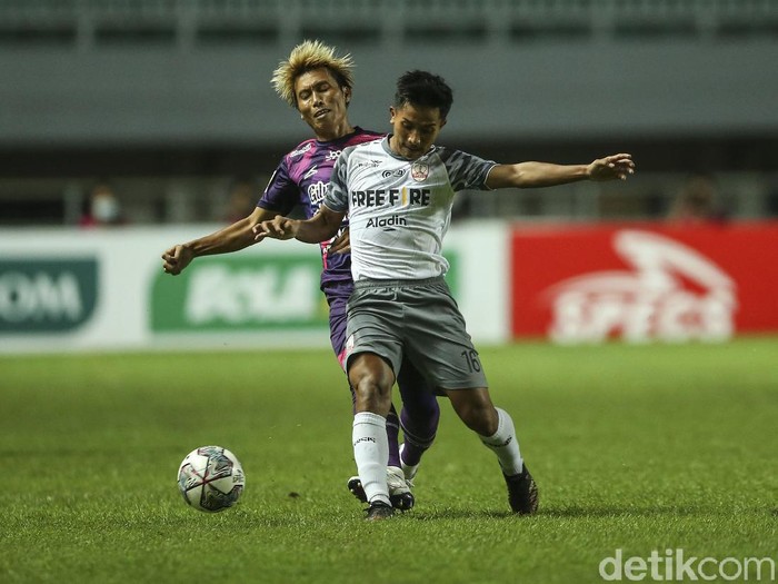 Rans Cilegon berhasil mengalahkan Persis Solo dengan skor 4-3 pada laga pertama babak 8 besar Liga 2 2021.