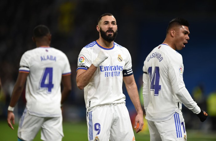 MADRID, SPAIN - DECEMBER 12:  Karim Benzema, Captain of Real Madrid CF celebrates scoring the opening goal during the La Liga Santander match between Real Madrid CF and Club Atletico de Madrid at Estadio Santiago Bernabeu on December 12, 2021 in Madrid, Spain. (Photo by Denis Doyle/Getty Images)