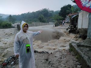 Sungai Cidurian Meluap, Rumah-Tanggul di Sukajaya Bogor Rusak Sungai Cidurian Meluap, Rumah-Tanggul di Sukajaya Bogor Rusak