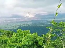 Kunjungan Wapres ke Semeru Batal Akibat Luncuran Awan Panas