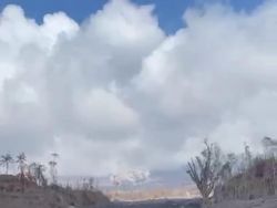 Gunung Semeru Kembali Erupsi, Relawan Ditarik Mundur Sementara