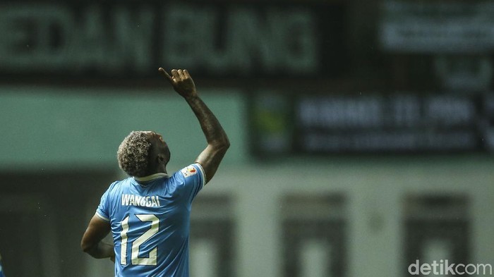 Sulut United Taklukkan 10 Pemain PSMS Sulut United berhasil menaklukkan PSMS Medan dalam pertandingan babak 8 besar Liga 2. Patrich Wanggai dkk menang 2-1.