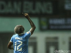 Pamer Kemaluan, Patrich Wanggai Dihukum Larangan Main di Dua Laga