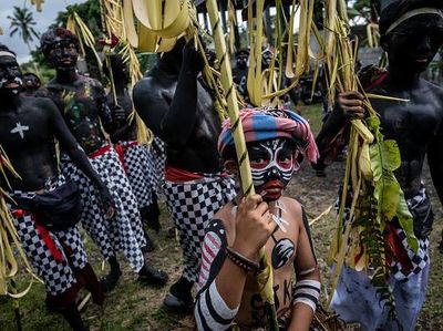 Tradisi Mewarnai Diri Untuk Mengusir Roh Jahat di Bali