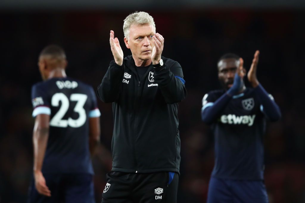 LONDON, ENGLAND - DECEMBER 15: David Moyes, Manager of West Ham United applauds fans after their sides defeat in the Premier League match between Arsenal and West Ham United at Emirates Stadium on December 15, 2021 in London, England. (Photo by Marc Atkins/Getty Images)