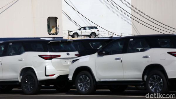 1.200 Mobil Diekspor Perdana Via Pelabuhan Patimban