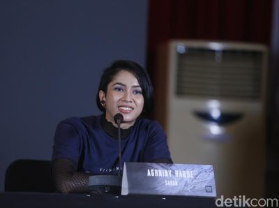 Aghniny Haque Curhat Jadi Pacar Iqbaal Ramadhan dan Silat dengan High Heels