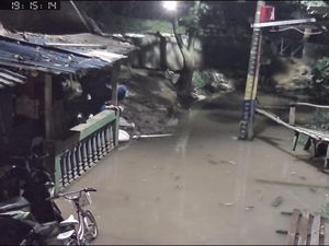 RT 4 Cipinang Melayu Tergenang 10 Cm, Warga Sebut Pintu Air Bocor