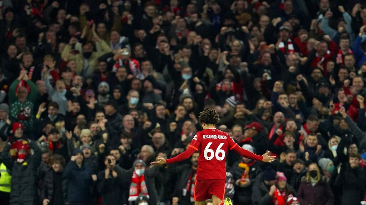 Roket Trent Alexander-Arnold (Foto: AP/Jon Super)