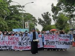 Mahasiswa Demo Tuntut Dekan FISIP Unri Tersangka Kasus Pencabulan Ditahan