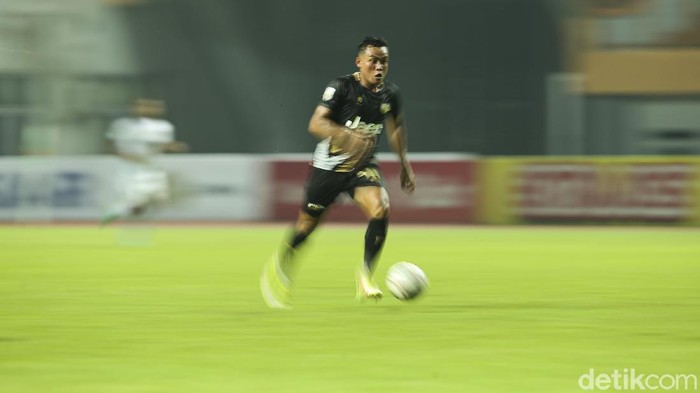Dewa United Vs PSIM Berakhir Imbang Dewa United dan PSIM Yogyakarta bermain imbang 2-2 di babak 8 besar Liga 2 2021. Dua kali tertinggal, Laskar Mataran mampu menyamakan kedudukan.