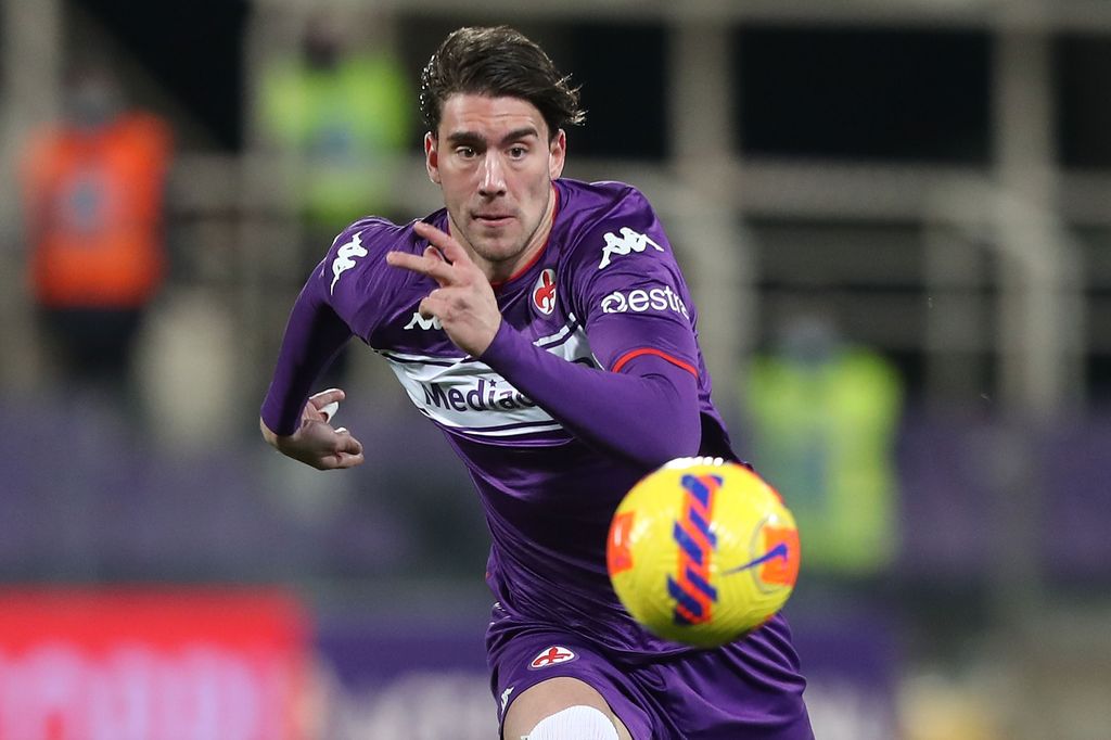 FLORENCE, ITALY - DECEMBER 15: Dusan Vlahovic of ACF Fiorentina in action during the Coppa Italia match between Fiorentina and Benevento at Artemio Franchi on December 15, 2021 in Florence, Italy.  (Photo by Gabriele Maltinti/Getty Images)