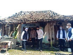 Khofifah Salurkan Bantuan Terdampak Puting Beliung Madiun Rp 1 Miliar