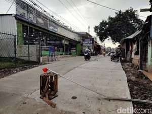 detikcom Do Your Magic: Sebagian Jl Pabuaran yang Dulu Rusak Kini Dibeton
