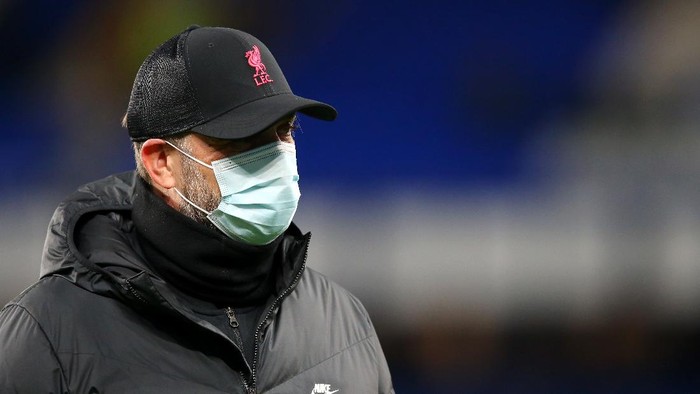 LIVERPOOL, ENGLAND - DECEMBER 01: Jurgen Klopp, Manager of Liverpool wears a face mask prior to the Premier League match between Everton and Liverpool at Goodison Park on December 01, 2021 in Liverpool, England. (Photo by Alex Livesey/Getty Images)
