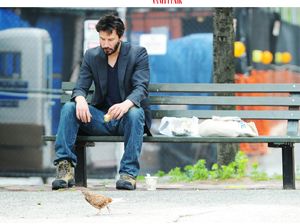 Akhirnya Keanu Reeves Jelaskan soal Fotonya yang Sempat Viral Akhirnya Keanu Reeves Jelaskan soal Fotonya yang Sempat Viral