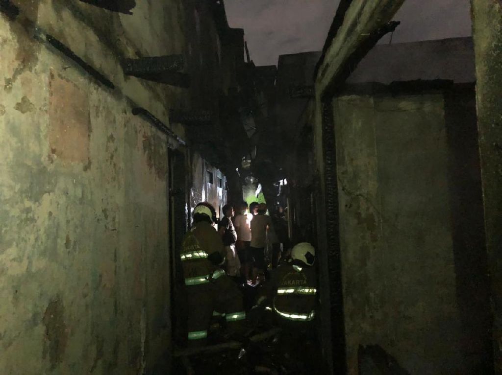 Kebakaran Besar di Menteng Jakpus Landa 3 RT, Diperkirakan 30 Rumah Hangus Kebakaran Besar di Menteng Jakpus Landa 3 RT, Diperkirakan 30 Rumah Hangus