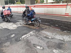 detikcom Do Your Magic: Bahaya! Jl Rasuna Said Jaksel Tambah Rusak