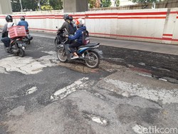detikcom Do Your Magic: Bahaya! Jl Rasuna Said Jaksel Tambah Rusak