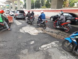 Komisi D DPRD DKI Minta Pemprov Segera Perbaiki Jalan Rasuna Said Rusak!