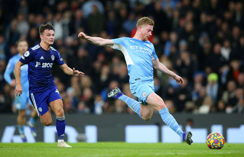 MANCHESTER, ENGLAND - DECEMBER 14: Kevin De Bruyne of Manchester City looks on during the Premier League match between Manchester City and Leeds United at Etihad Stadium on December 14, 2021 in Manchester, England. (Photo by Alex Livesey/Getty Images)