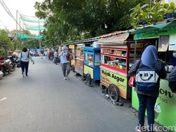Murah Meriah! Lumpia Basah hingga Chinese Food Enak di Stasiun Pondok Cina