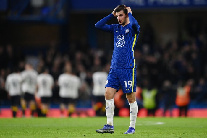 LONDON, ENGLAND - DECEMBER 16: Mason Mount of Chelsea looks dejected after the Premier League match between Chelsea and Everton at Stamford Bridge on December 16, 2021 in London, England. (Photo by Clive Mason/Getty Images)