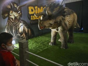 Melihat Dinosaurus dari Dekat di Mal Jakarta