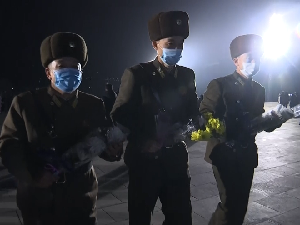 Momen Peringatan Kematian Ayah Kim Jong Un, Warga Dilarang Tertawa-Pesta