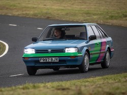 Apa Jadinya Kalau Sedan Klasik Nissan Bluebird Disetrum Menjadi Mobil Listrik?