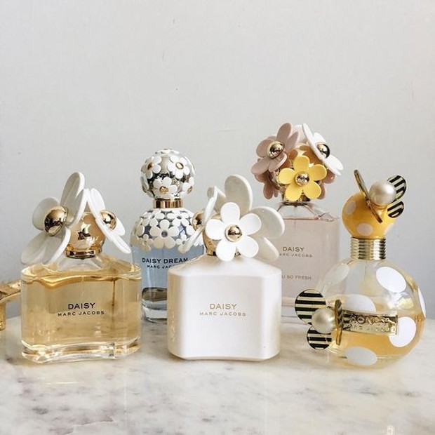 Parfume/Foto: pinterest/amzn.to Kalian sudah tahu belum kalau ternyata parfum juga bisa lho menghilangkan cat kuku kalian.