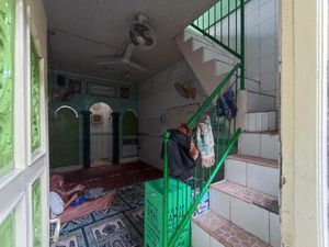 Aksi Pencurian Uang Kotak Amal Musala di Jakpus Terekam CCTV!