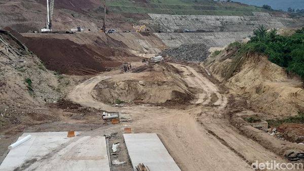 Begini Progres Pembangunan Tol Cisumdawu di Daerah Rawan Longsor