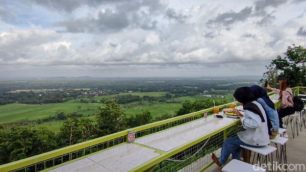Puncak Saka Kulon Progo, Negeri di Atas Awan yang Lagi Viral