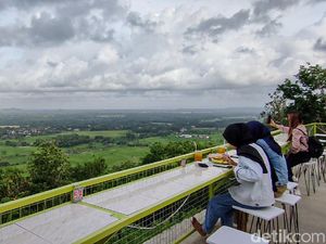 Puncak Saka Kulon Progo, Negeri di Atas Awan yang Lagi Viral