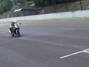 Jajal R15 Terbaru Si Baby R7 di Sirkuit Sentul: Asyik Bermanuver, tapi Seberapa Kencang? Jajal R15 Terbaru Si Baby R7 di Sirkuit Sentul: Asyik Bermanuver, tapi Seberapa Kencang?