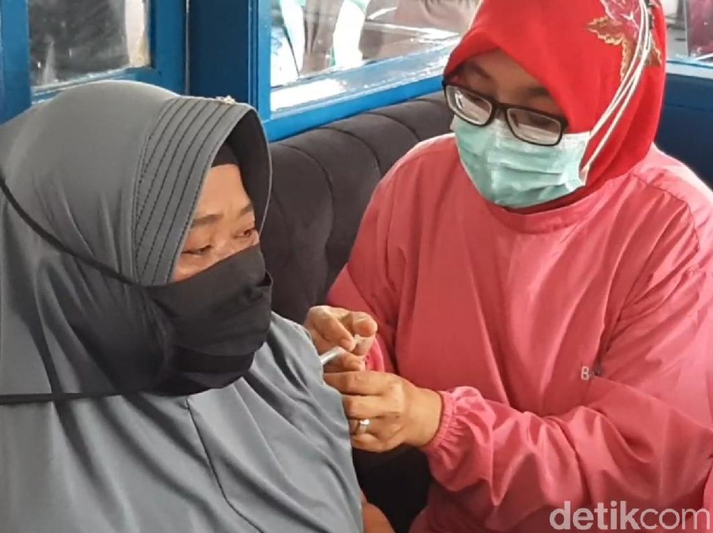 Kejari Kabupaten Sukabumi Gelar Vaksinasi, Peserta Jauh Lebihi Target